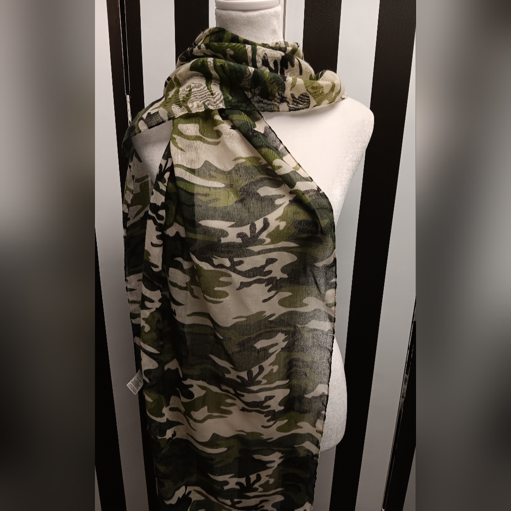 Long rectangular camo scarf - Picture 4 of 6